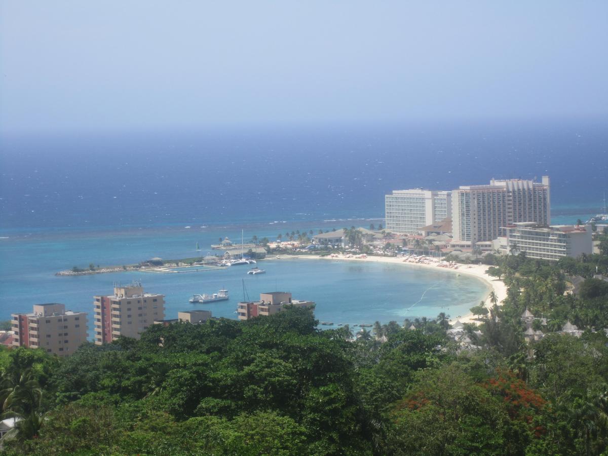 Mcfarlane'S Place Ocho Rios Exteriör bild