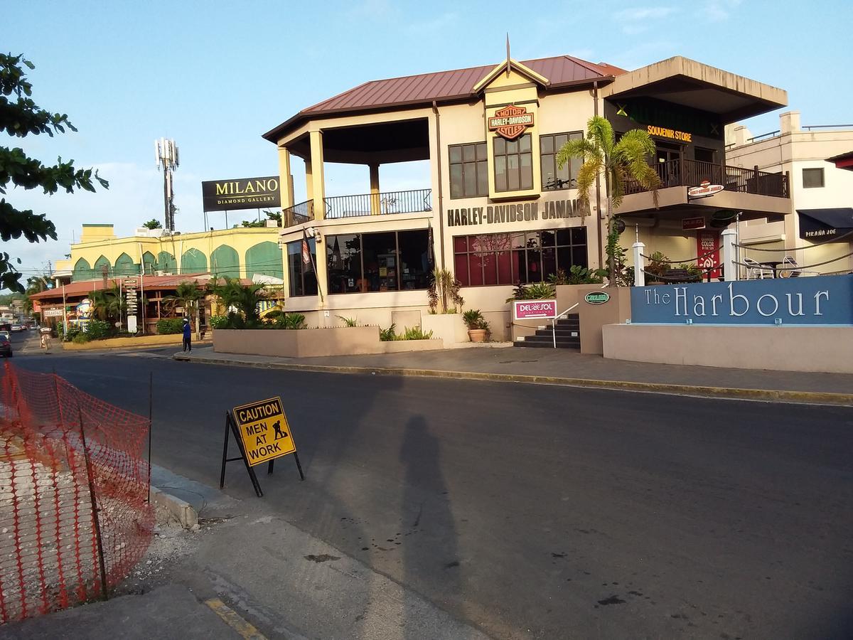 Mcfarlane'S Place Ocho Rios Exteriör bild