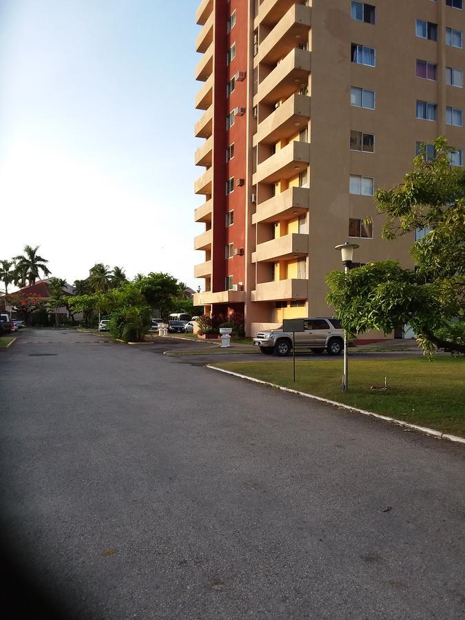 Mcfarlane'S Place Ocho Rios Exteriör bild